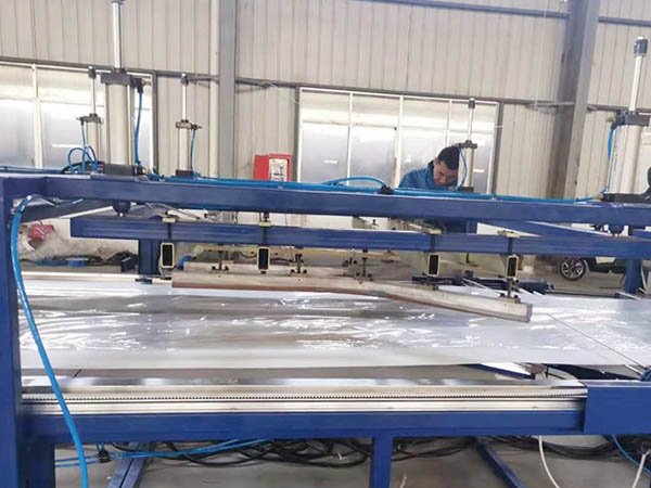 FIBC PE Film Auto Bottle Shape Liner Sealing Cutting Machine01