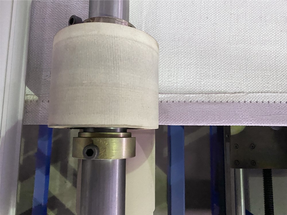 Kína Kína Heildsölu FIBC Auto Marking Cutting and Folding Machine - Jumbo Bag FIBC Fabric Cutting Machine CSJ -2200 - VYT Factory and Framleiðendur | VYT smáatriði myndir